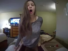 flexi Kelsi Monroe опъната като истинска баби за секс кукла