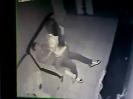 Дебелата порно баби шлюха Скарлет издухва джантите и язди мъжа си, докато джизът не й напълни устата